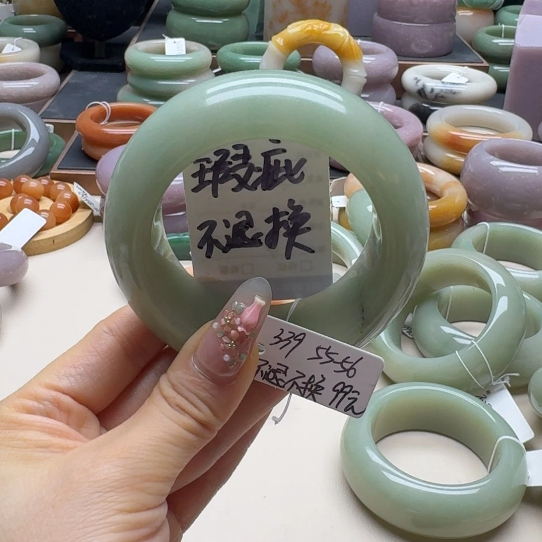 石英质玉未镶嵌手镯