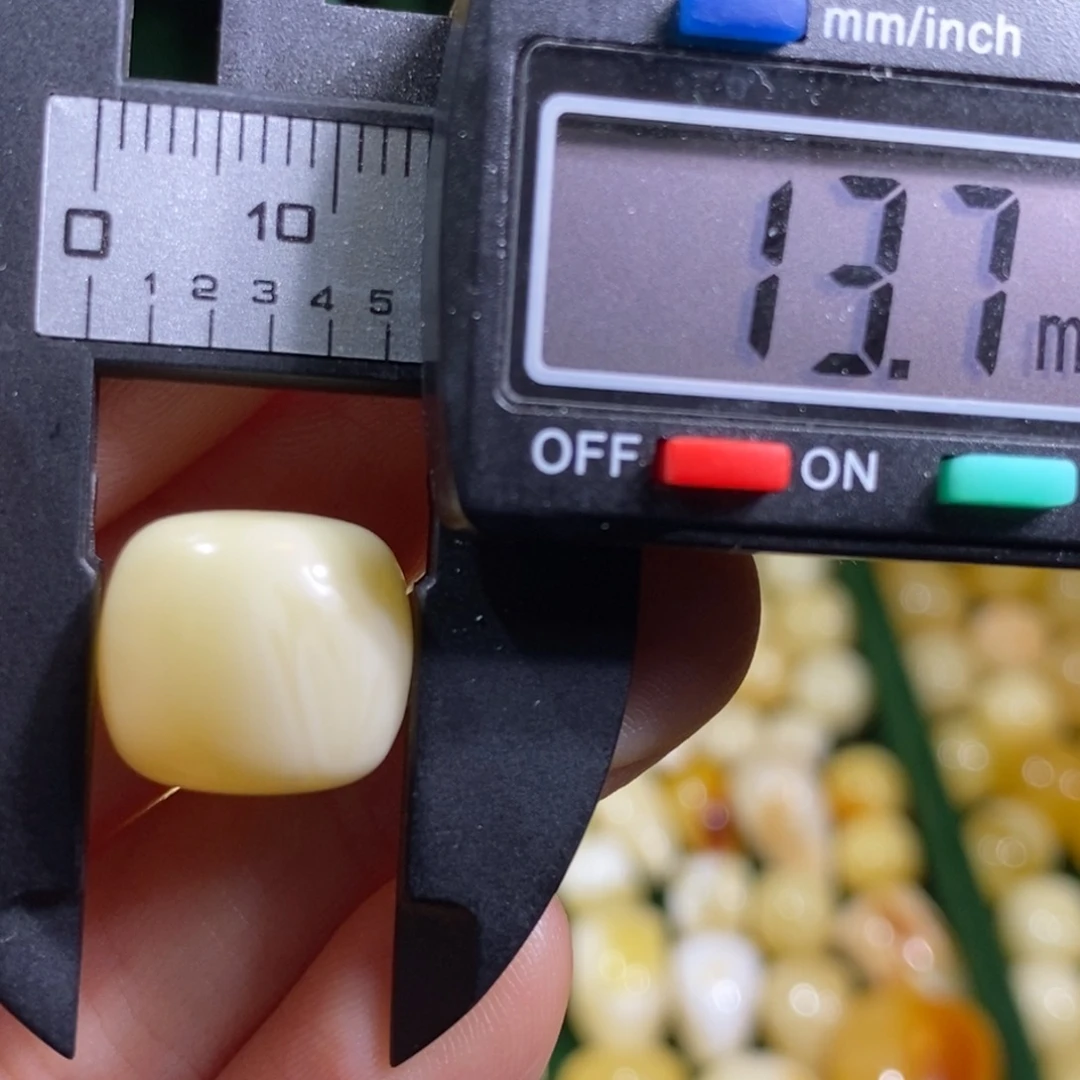 蜜蜡未镶嵌裸石配饰