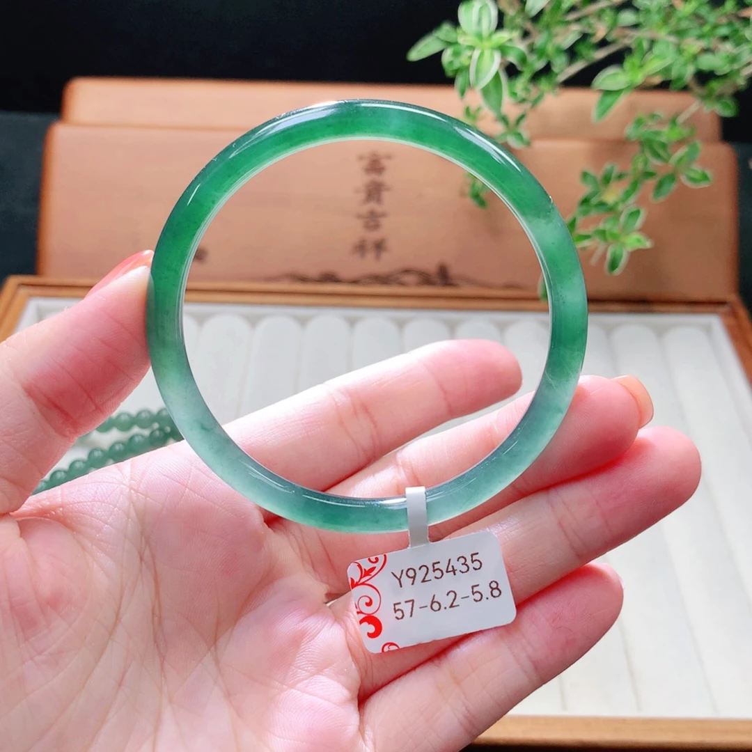 未镶嵌手镯（圆镯）翡翠