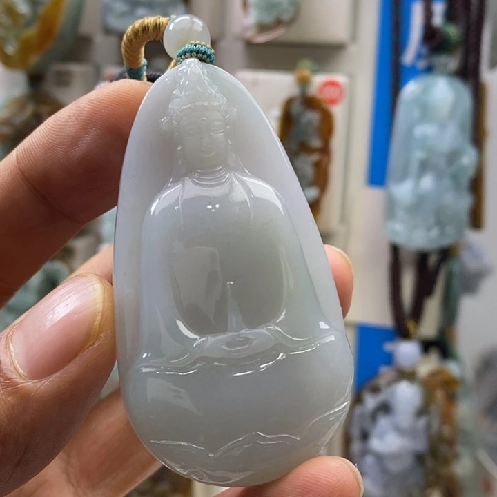 翡翠未镶嵌颈饰观音