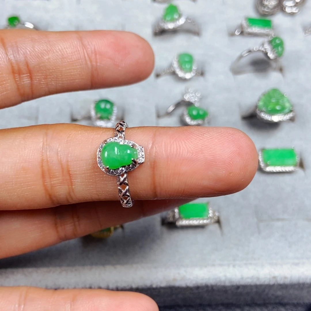 翡翠戒指未镶嵌葫芦