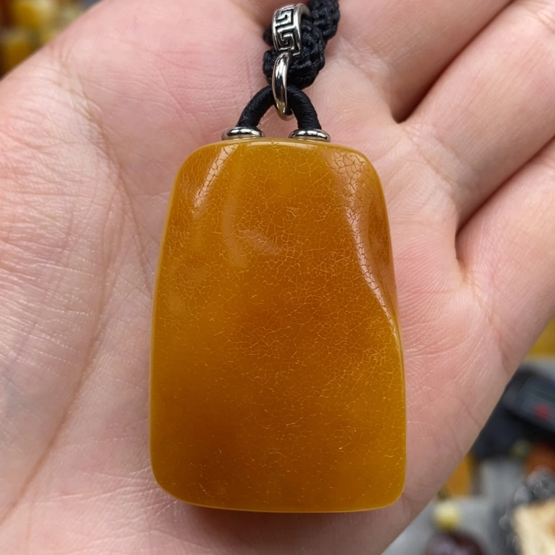 未镶嵌琥珀珠宝奇石