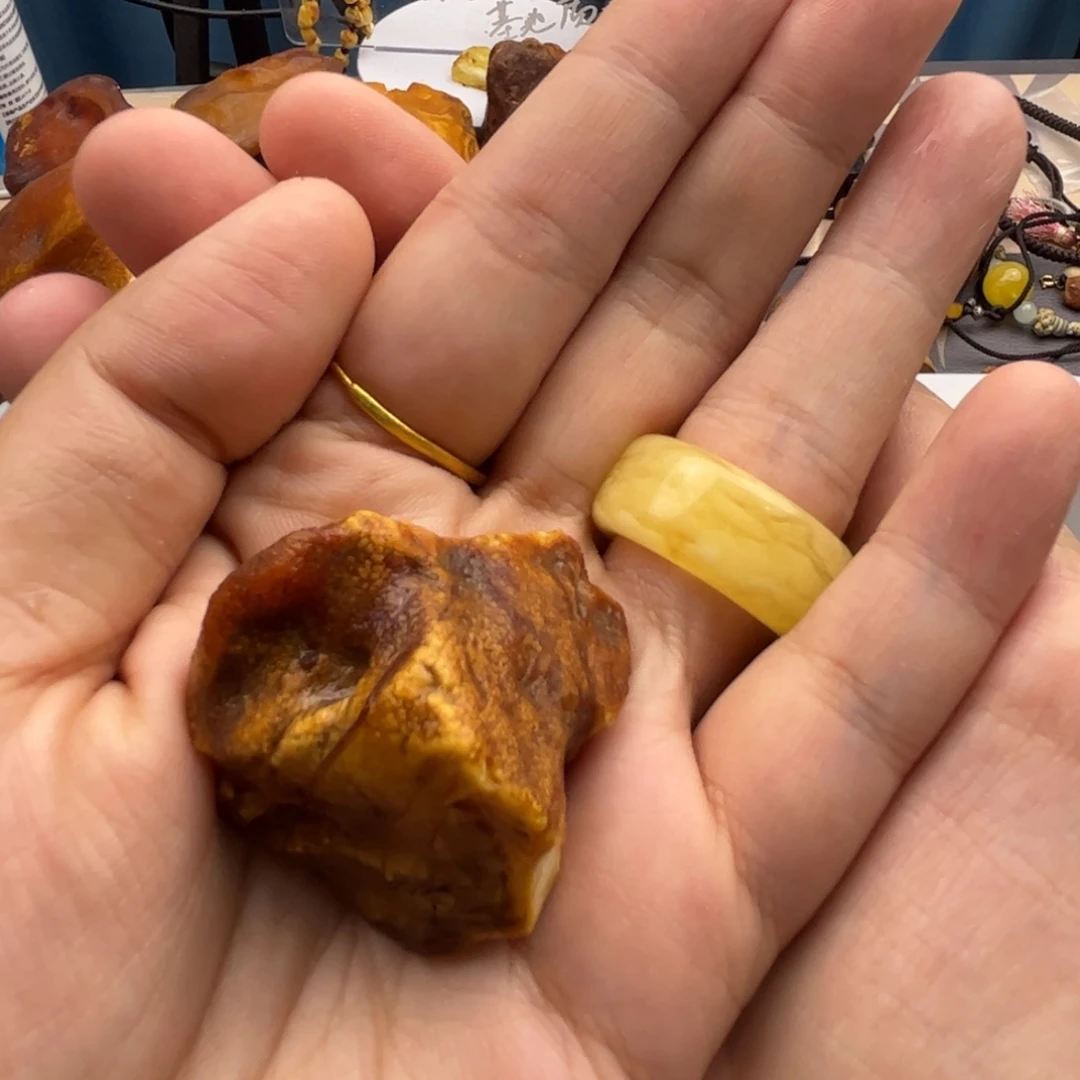 未镶嵌琥珀裸石?*宇陈