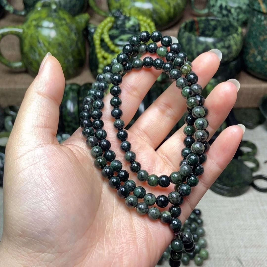 蛇纹石玉颈饰未镶嵌