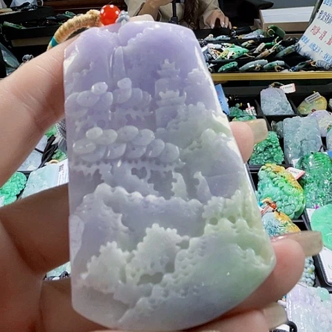 翡翠未镶嵌颈饰一个