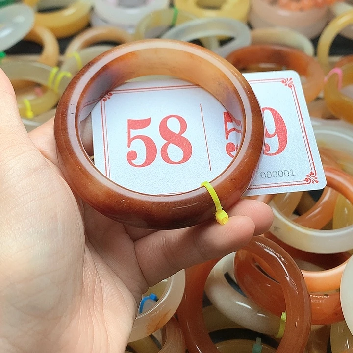 未镶嵌石英质玉（黄龙玉）手镯