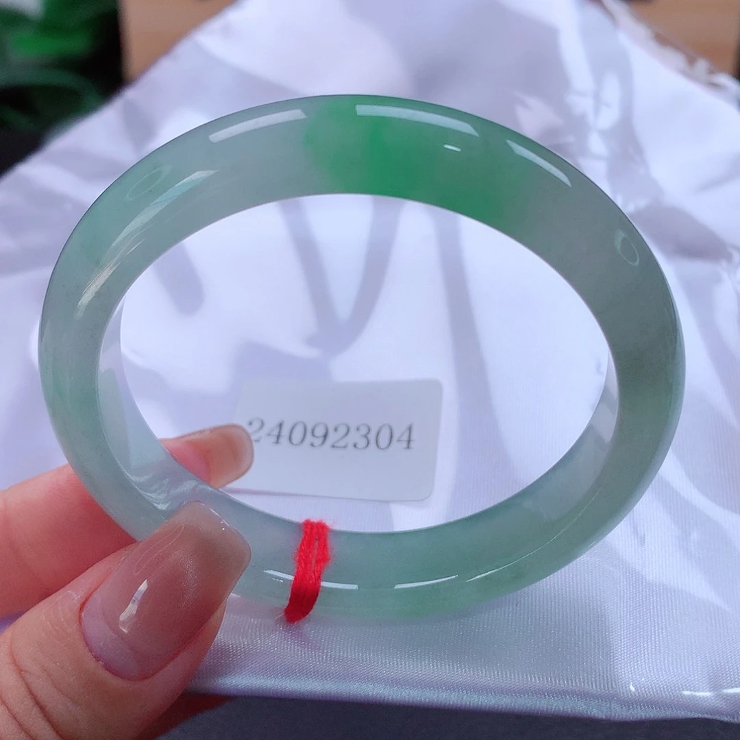 未镶嵌手镯（贵妃镯）翡翠冰绿！糯冰起光！捡漏！97号