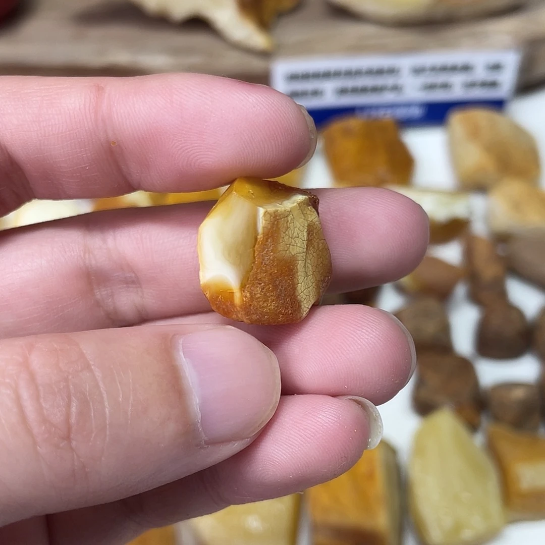 定制琥珀未镶嵌盛*娟原矿琥珀