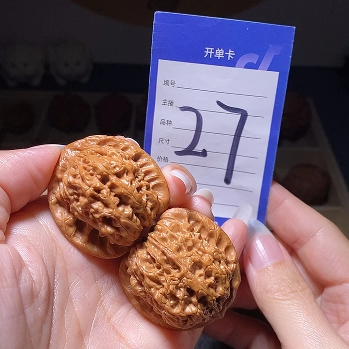 把件文玩核桃血麒麟37左右