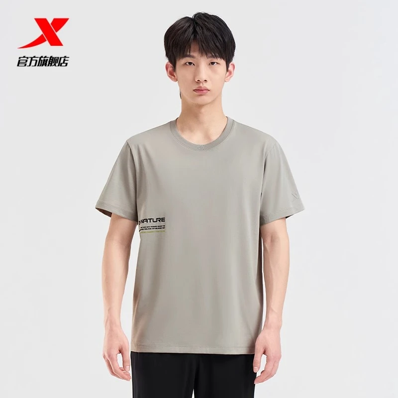 特步短袖男宽松透气运动T恤夏季新款男子休闲时尚舒适半袖