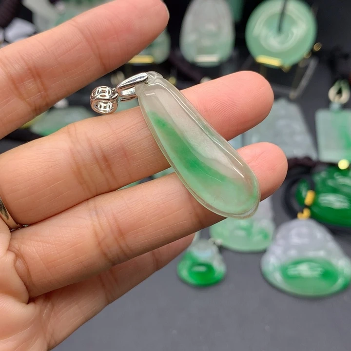 翡翠未镶嵌吊坠(赠链)