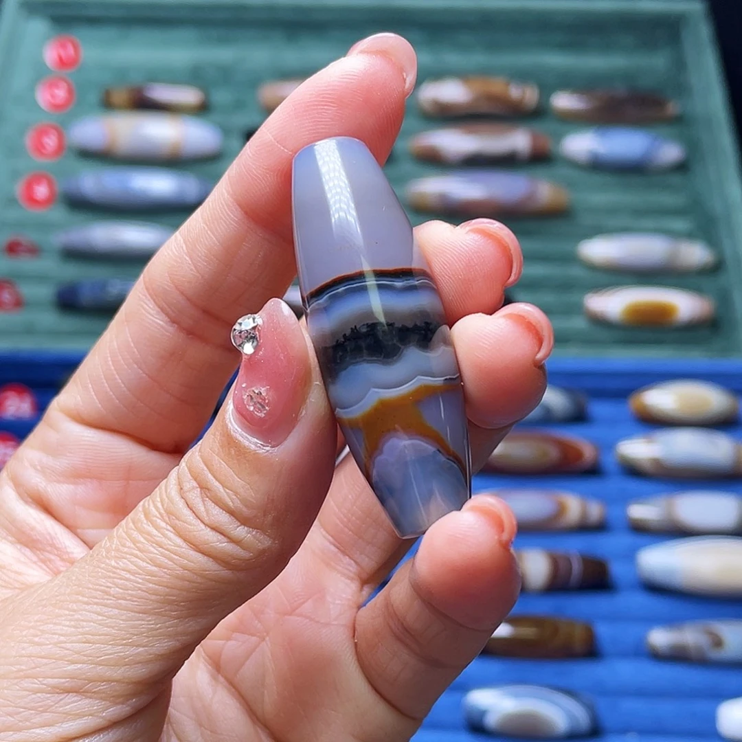 江***琰玛瑙/玉髓未镶嵌颈饰