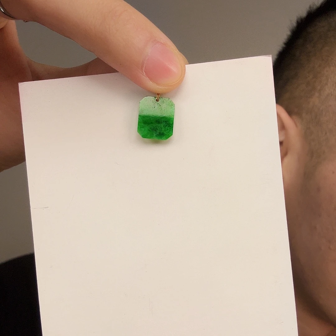 翡翠18K金镶嵌颈饰一件