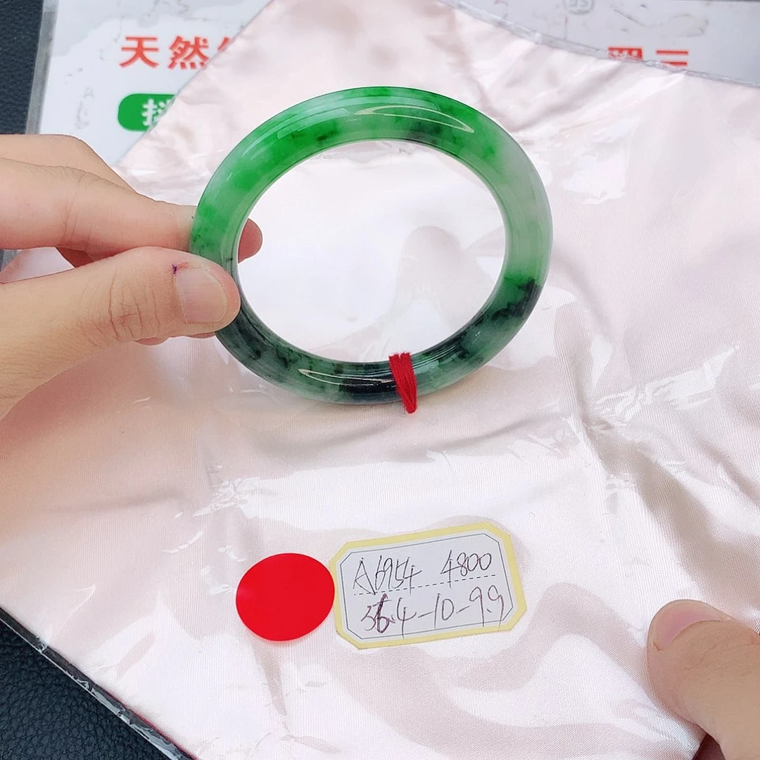 翡翠手镯未镶嵌翡翠