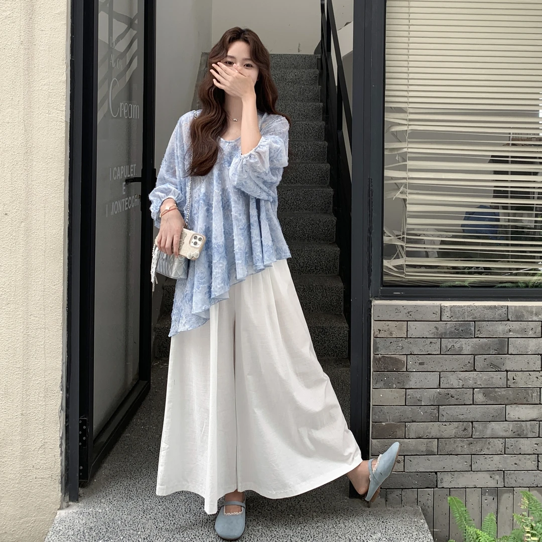 清纯系松弛感套装女夏季蓝色提花蕾丝不规则上衣白色阔腿裤两件套