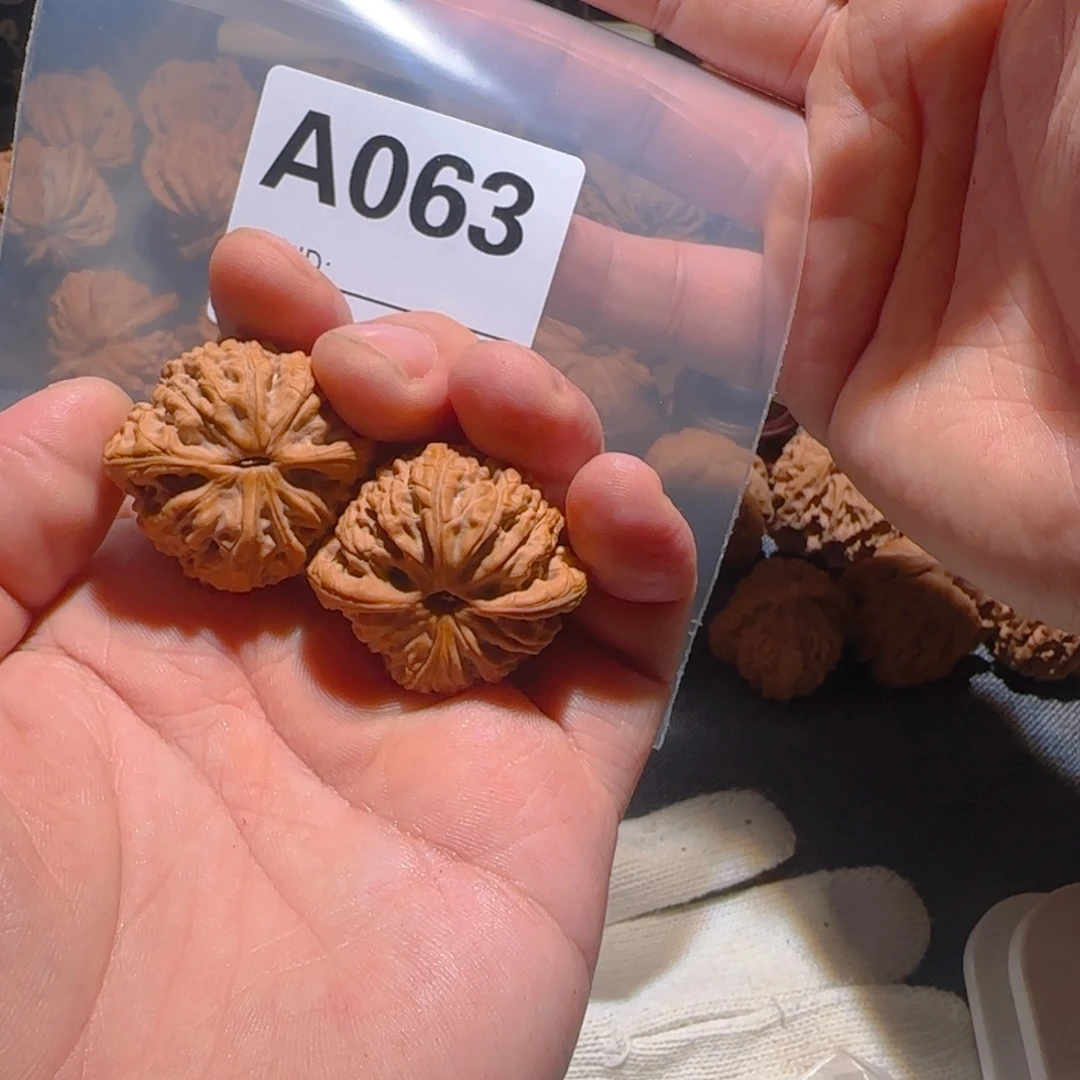 ****森文玩核桃吊坠34+红玛瑙