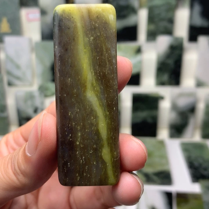 独山玉未镶嵌颈饰