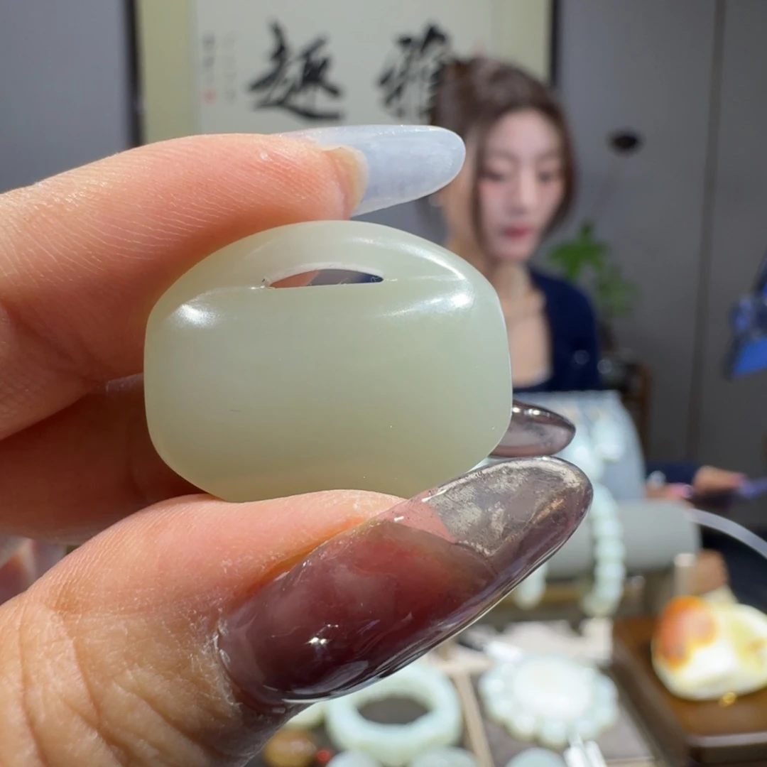 和田玉未镶嵌颈饰阿*儿