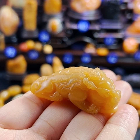 田黄石露****驴田黄石把件