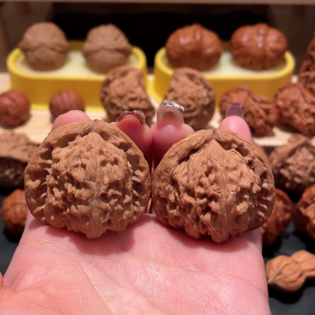 文玩核桃吊坠王**成三角白