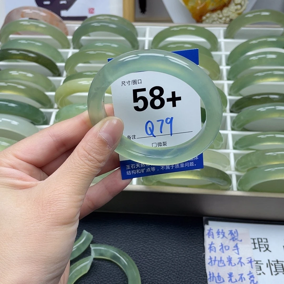 蛇纹石玉手镯未镶嵌