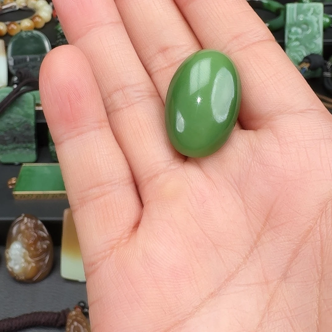 天***.和田玉未镶嵌颈饰