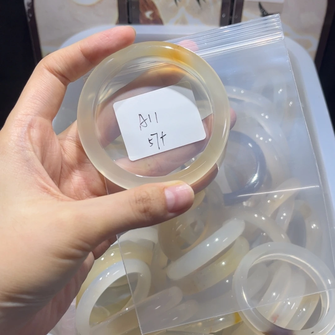 小****玛瑙/玉髓未镶嵌手镯