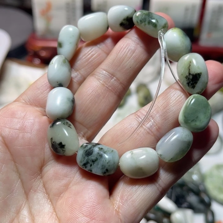 独山玉未镶嵌颈饰