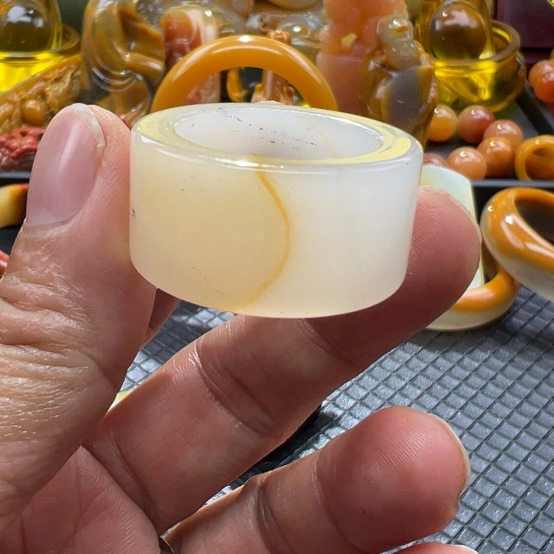 石英质玉未镶嵌颈饰