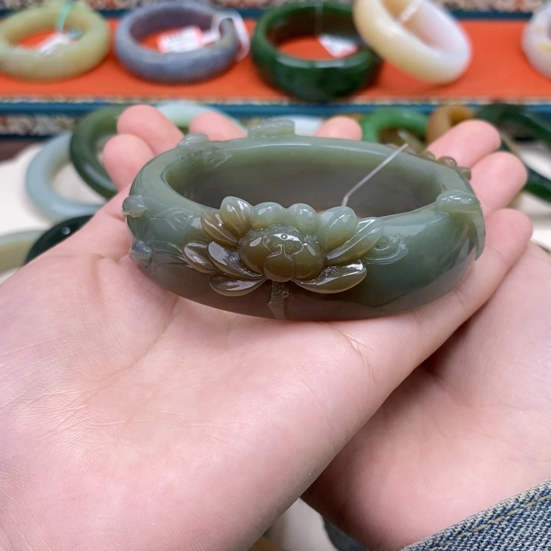 旭***九未镶嵌手镯和田玉