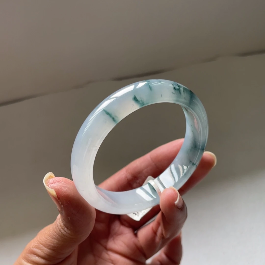 菠***酱未镶嵌手镯翡翠56.7圈三天鉴赏期（有瑕）
