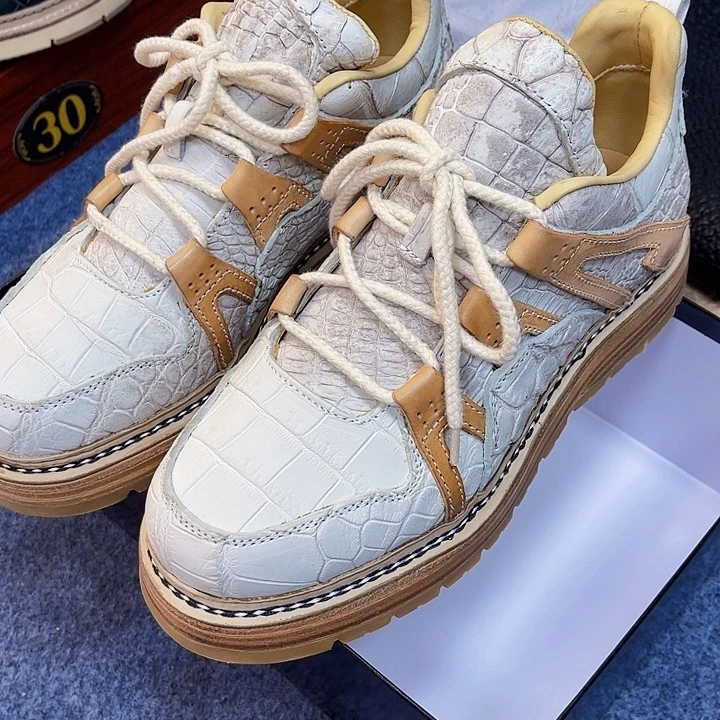 共****白色鳄鱼42码的鞋子