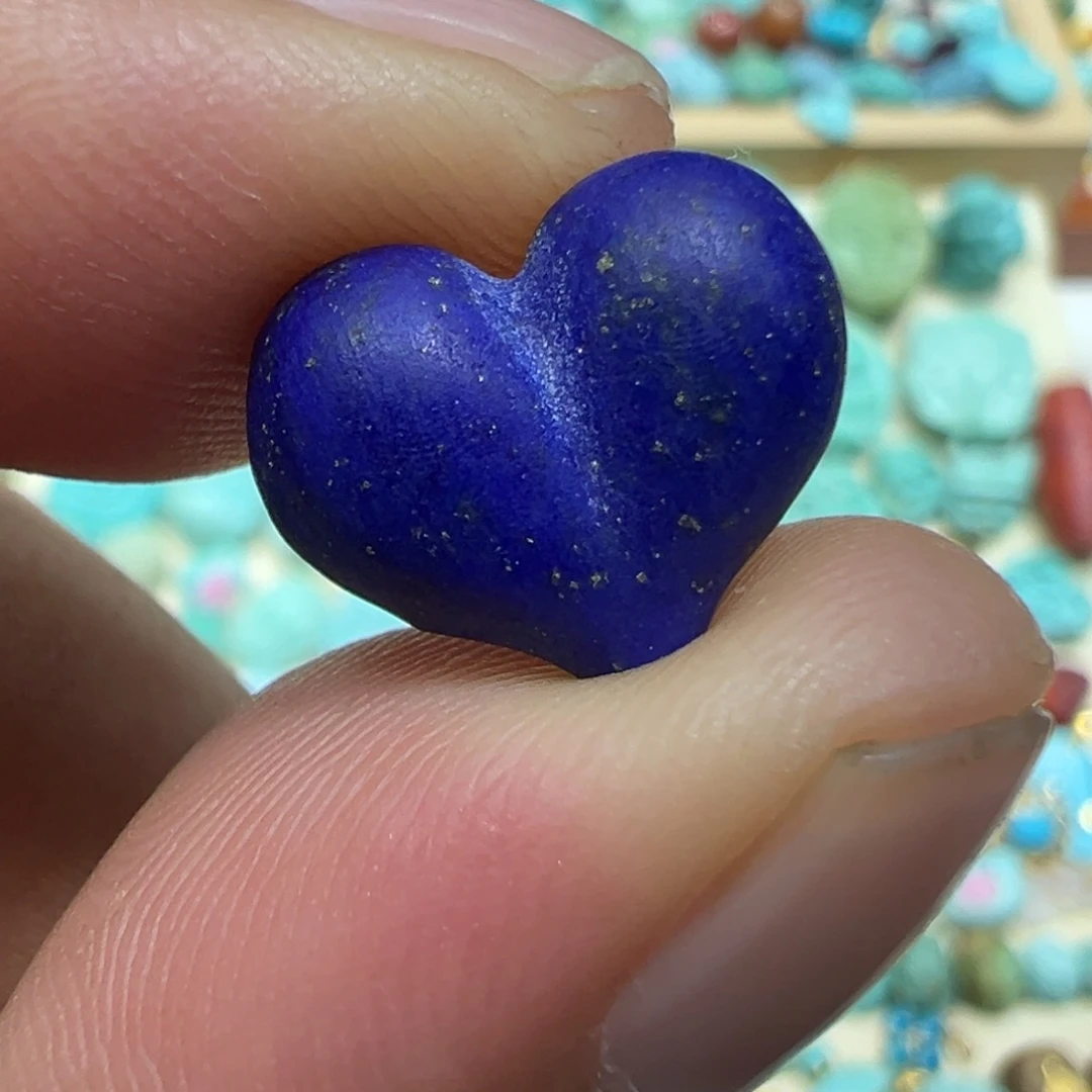 青金石未镶嵌颈饰屁桃