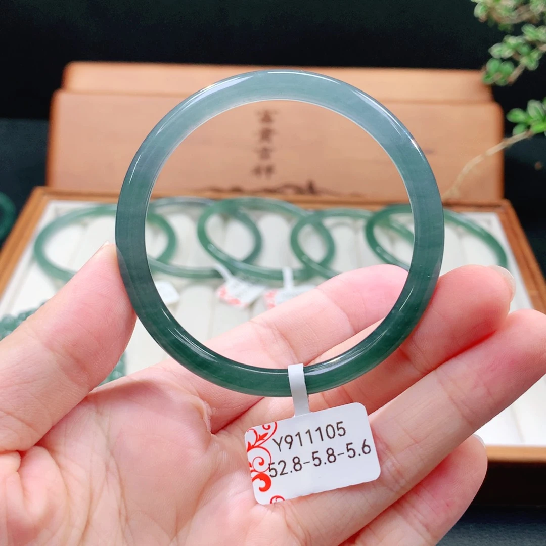 翡翠手镯（圆镯）未镶嵌