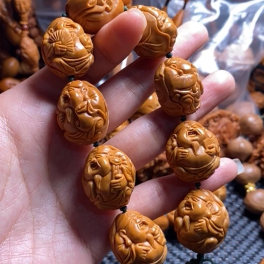 橄榄核吊坠荷叶财神
