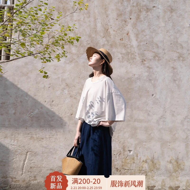 言作原创设计春季新品手工绣花汉麻针织有机棉圆领T恤 逐月之月