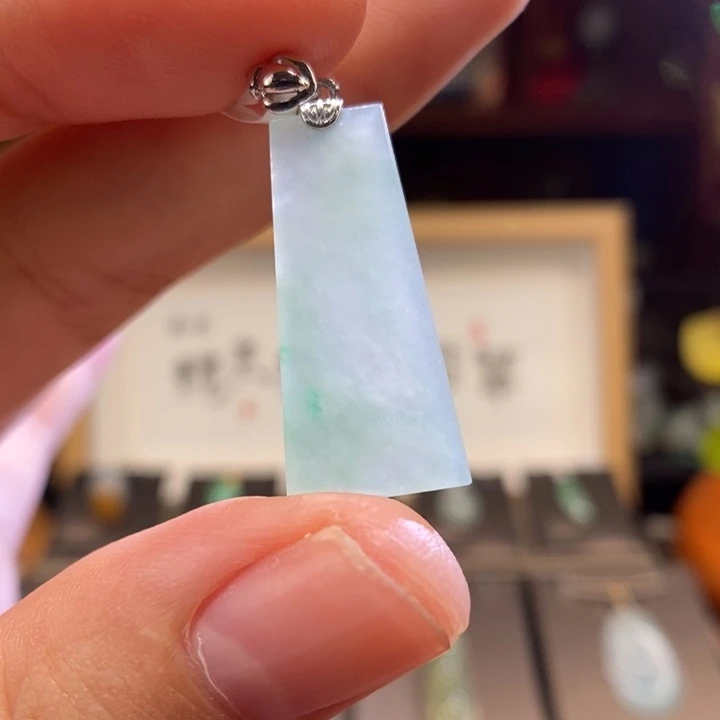【闪购商品】颈饰18K金镶嵌翡翠14