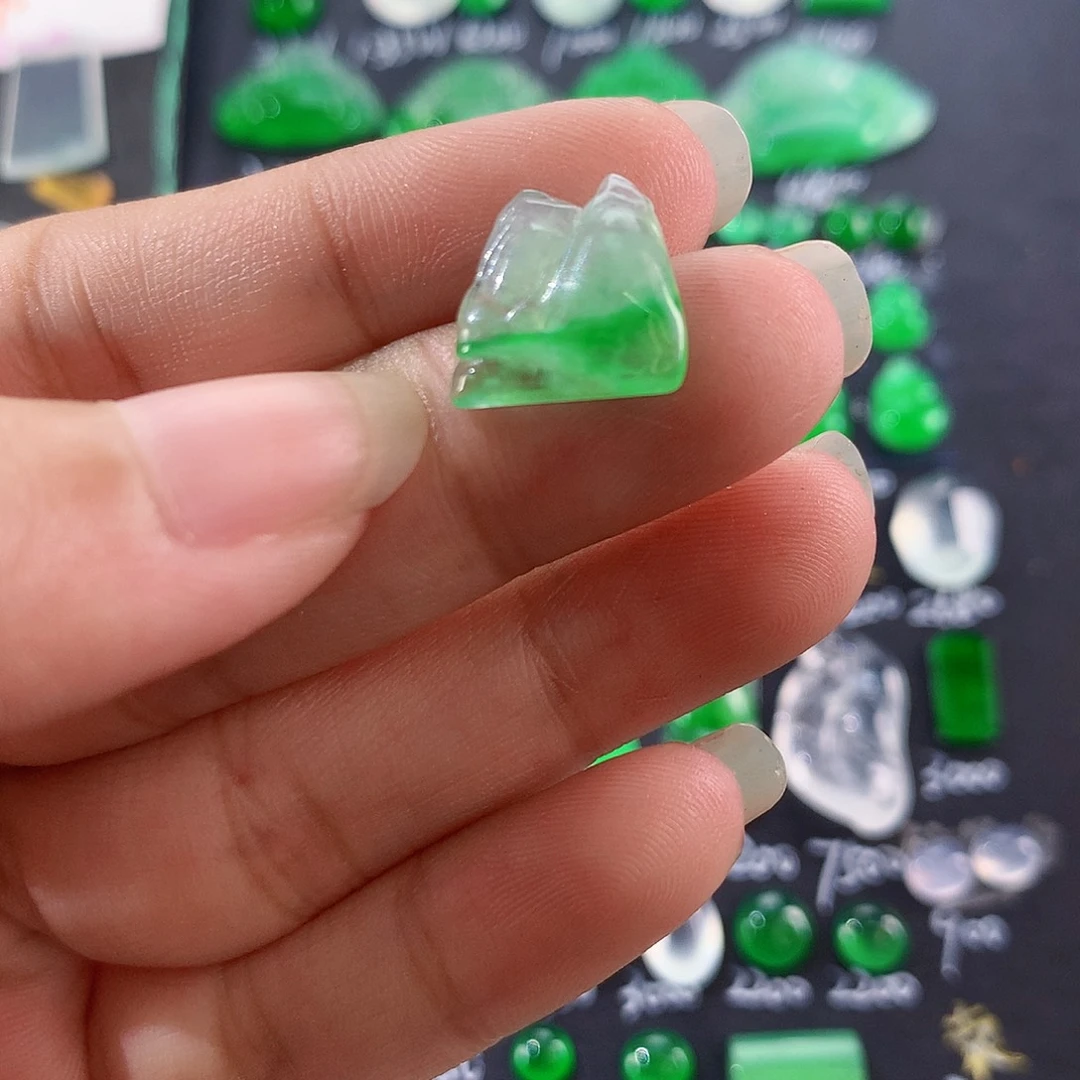 【闪购商品】翡翠颈饰未镶嵌江山在手
