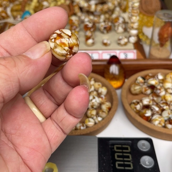 琥珀裸石未镶嵌墨****o89号