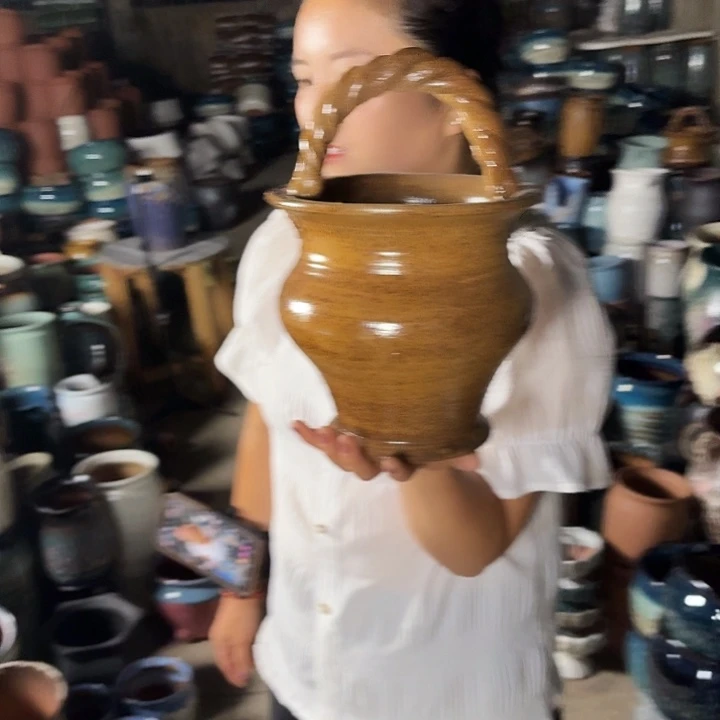瑕疵一个盆子。