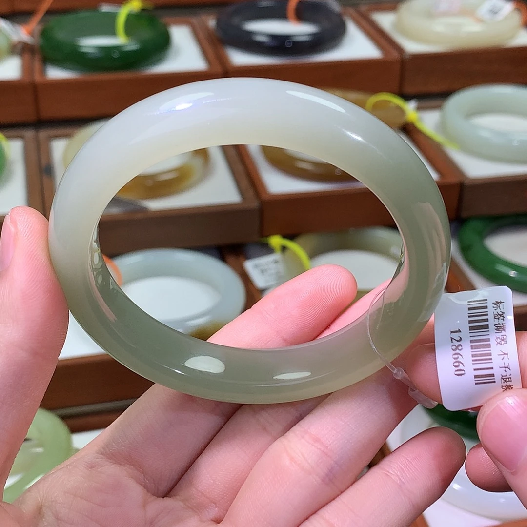 和田玉未镶嵌手镯58