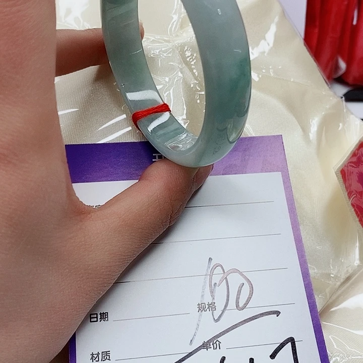 翡翠手镯（圆镯）未镶嵌翡翠