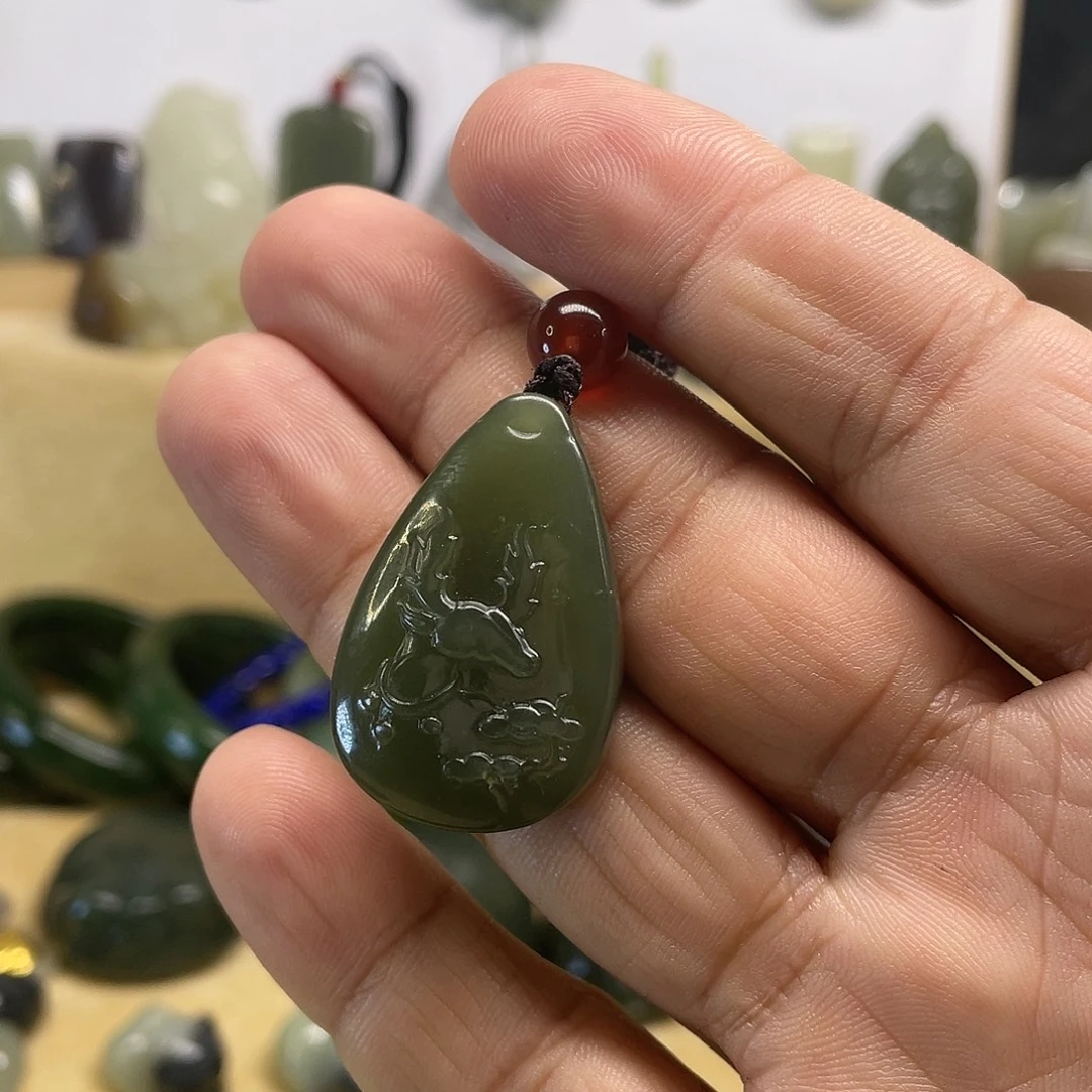 和田玉未镶嵌颈饰