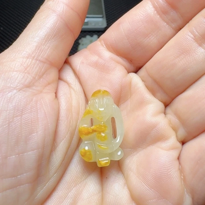 和田玉挂件未镶嵌人*