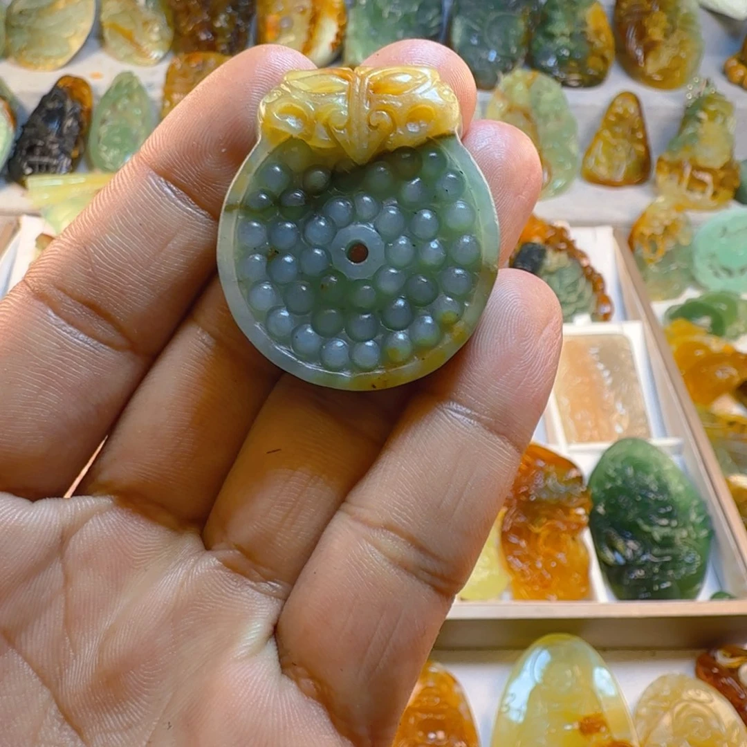 蛇纹石玉未镶嵌颈饰