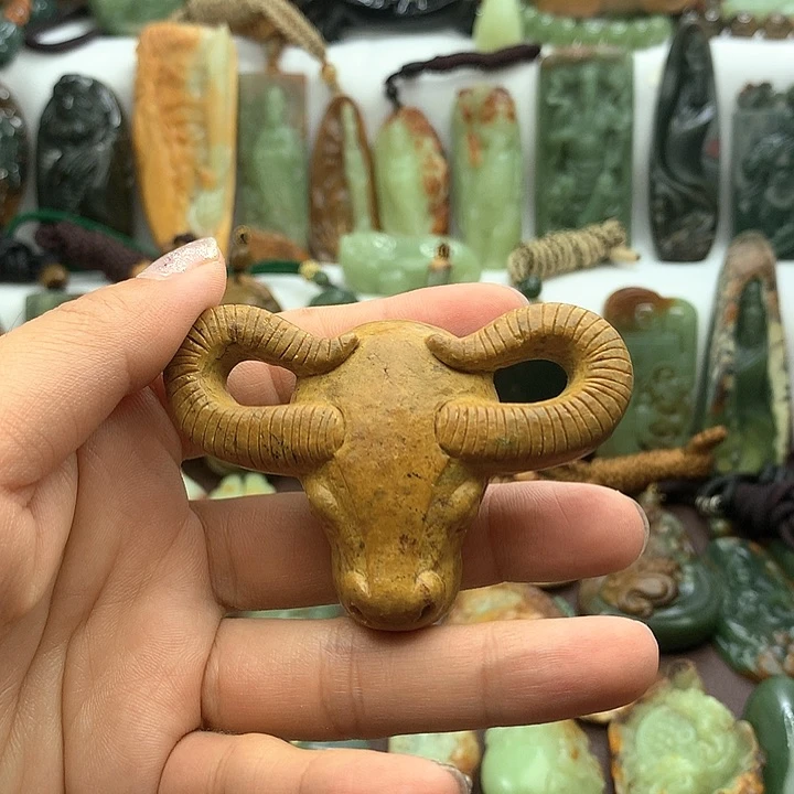 岫岩河磨玉（透闪石质玉）未镶嵌把件