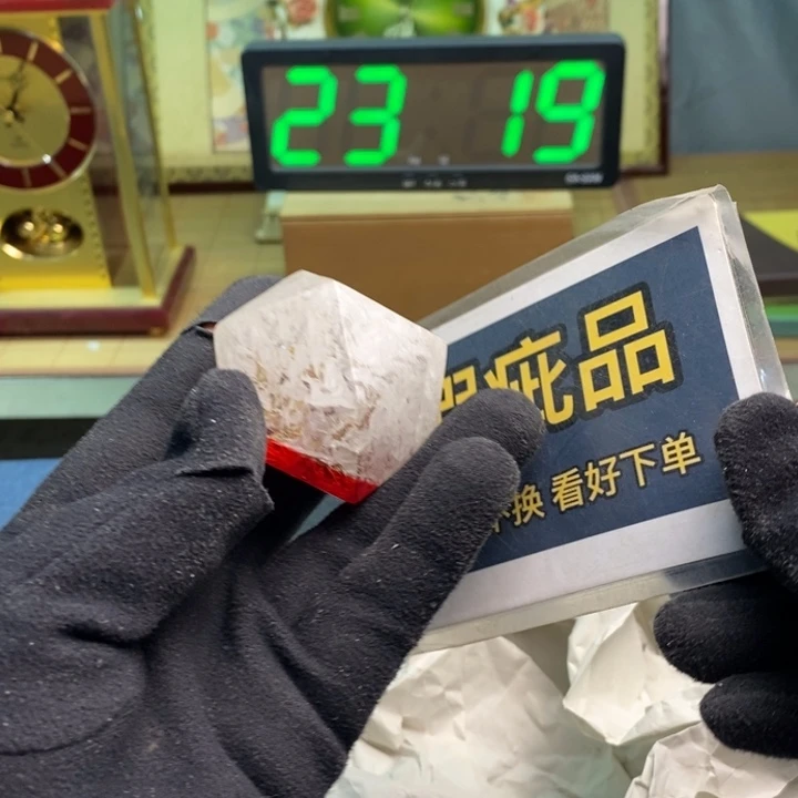 摆件有瑕疵有瑕疵