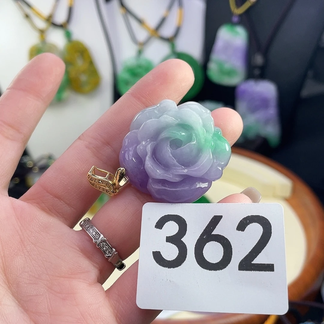 翡翠未镶嵌吊坠(赠链)