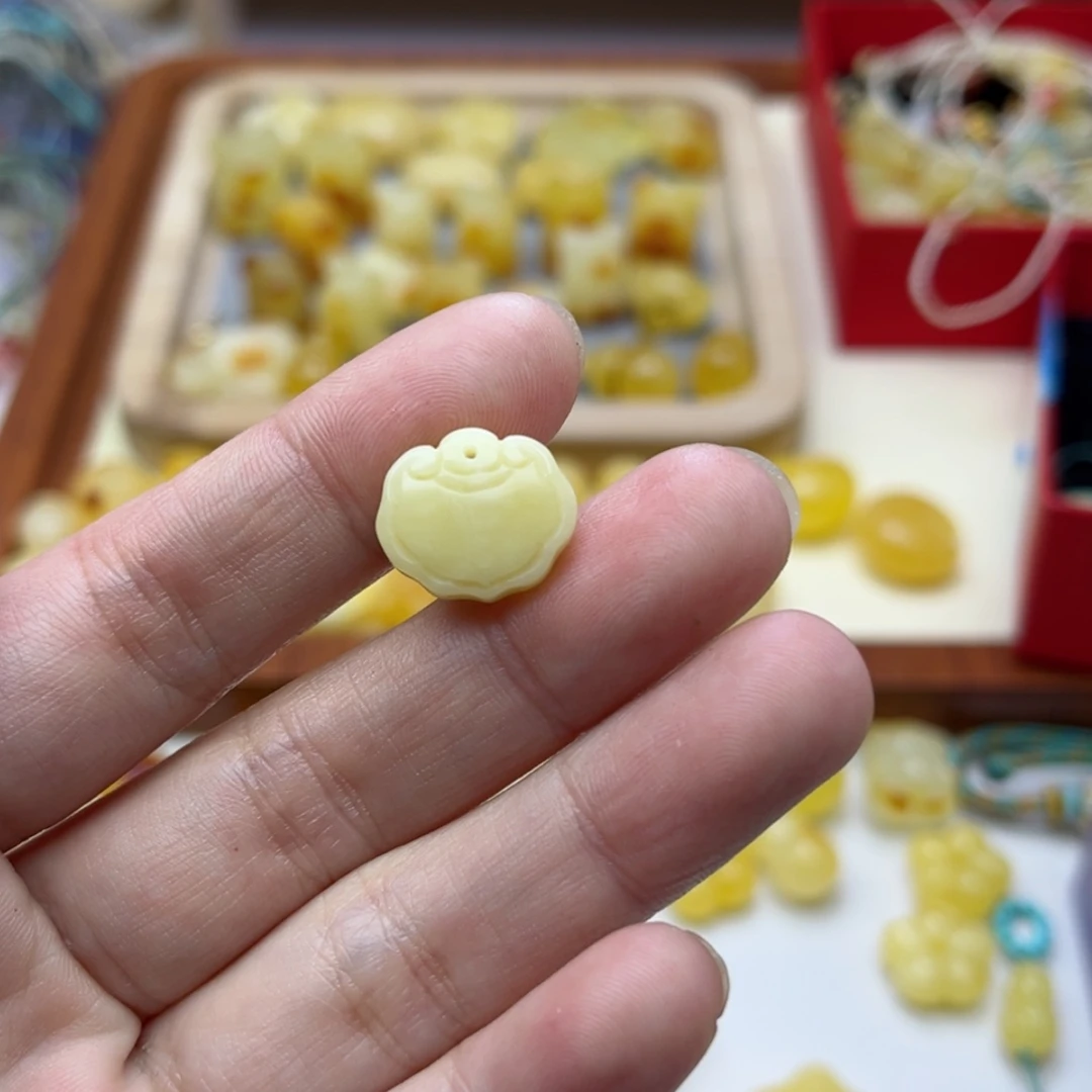 【闪购商品】蜜蜡裸石未镶嵌配饰