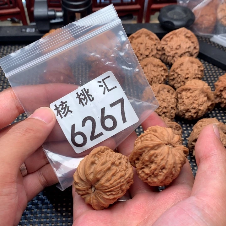 文玩核桃吊坠四喜
